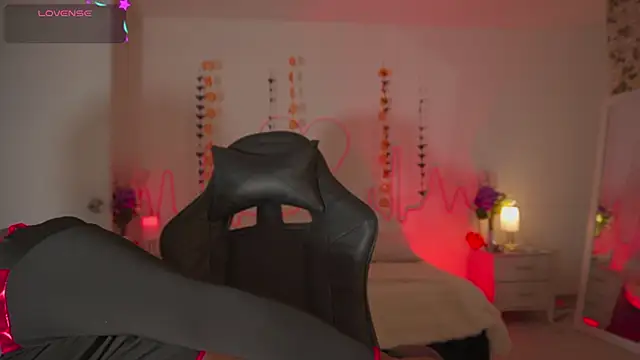 EmmaSanzz  online show from October 19, 11:44 am