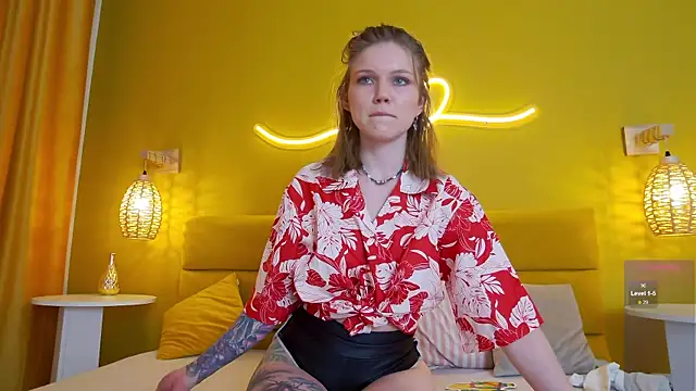 lessysweety online show from November 26, 2:45 am