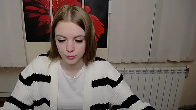 AliceFlirtt  online show from December 7, 12:35 pm