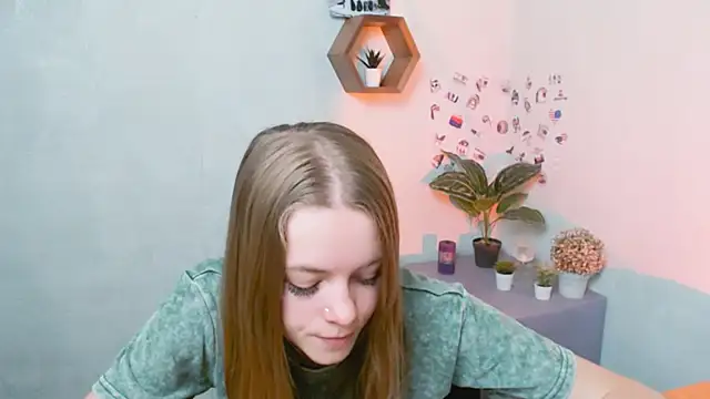 AliceFlirtt  online show from September 19, 8:49 am