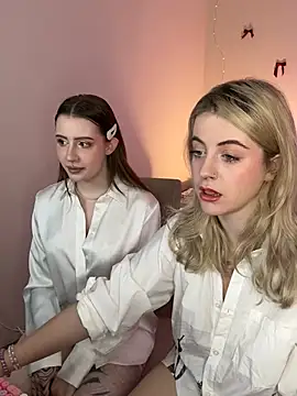 your favoritegirls online show from February 12, 4:33 pm