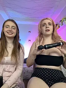 your favoritegirls online show from March 11, 4:51 pm