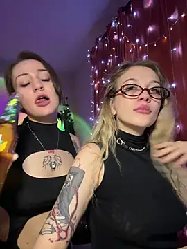 Dooubletroublee online show from January 18, 2:03 am