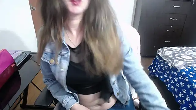 Luna girlhot  online show from February 21, 9:00 pm