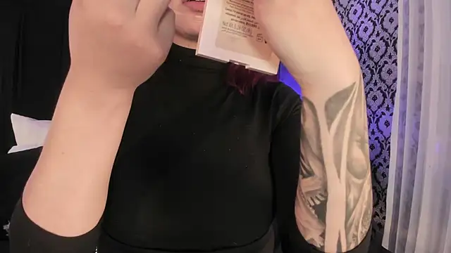 Adeelinee online show from November 28, 7:49 pm