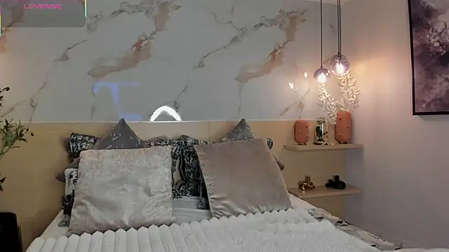 LeaThompson online show from September 27, 10:37 pm