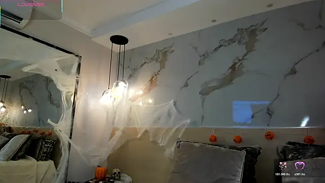 LeaThompson online show from November 2, 10:34 pm