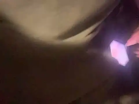 Snapshot of El_Gizmo chatting on January 2, 9:43 am El Gizmo online show from January 2, 9:43 am