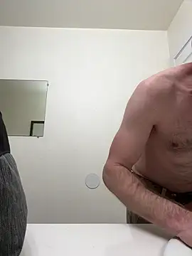 Snapshot of El_Gizmo chatting on January 10, 11:54 am El Gizmo online show from January 10, 11:54 am