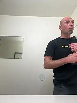 Snapshot of El_Gizmo chatting on January 13, 5:33 am El Gizmo online show from January 13, 5:33 am