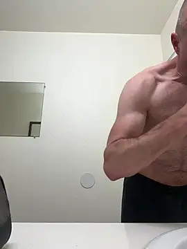 Snapshot of El_Gizmo chatting on January 15, 9:02 am El Gizmo online show from January 15, 9:02 am