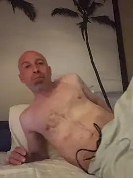 Snapshot of El_Gizmo chatting on January 23, 3:22 pm El Gizmo online show from January 23, 3:22 pm