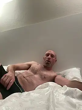 Snapshot of El_Gizmo chatting on January 27, 2:57 pm El Gizmo online show from January 27, 2:57 pm