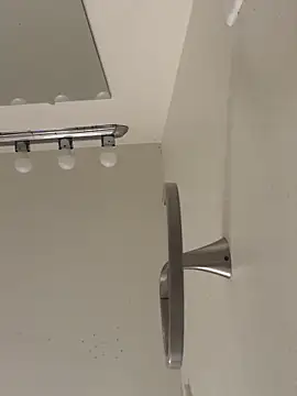 Snapshot of El_Gizmo chatting on February 15, 5:51 am El Gizmo online show from February 15, 5:51 am