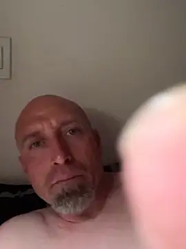 Snapshot of El_Gizmo chatting on February 16, 2:20 am El Gizmo online show from February 16, 2:20 am