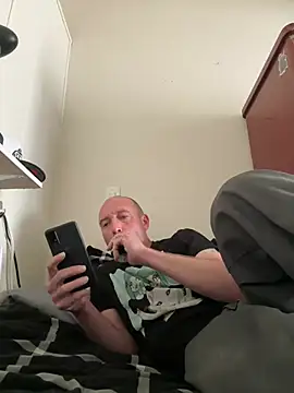 Snapshot of El_Gizmo chatting on February 22, 6:19 pm El Gizmo online show from February 22, 6:19 pm