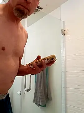 Snapshot of El_Gizmo chatting on February 27, 10:37 am El Gizmo online show from February 27, 10:37 am