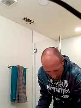 Snapshot of El_Gizmo chatting on February 28, 9:58 am El Gizmo online show from February 28, 9:58 am