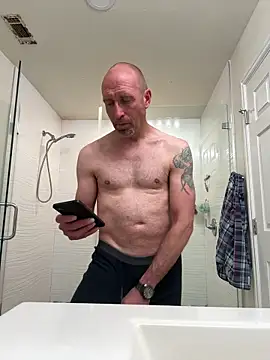 Snapshot of El_Gizmo chatting on March 11, 8:41 am El Gizmo online show from March 11, 8:41 am