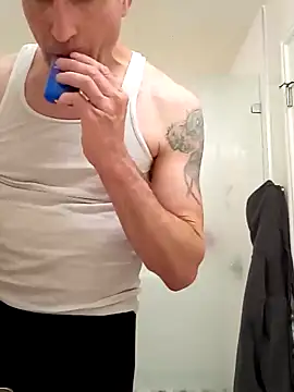 Snapshot of El_Gizmo chatting on March 13, 4:56 pm El Gizmo online show from March 13, 4:56 pm