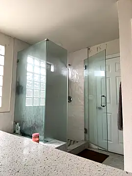 Snapshot of El_Gizmo chatting on September 28, 4:34 pm El Gizmo online show from September 28, 4:34 pm