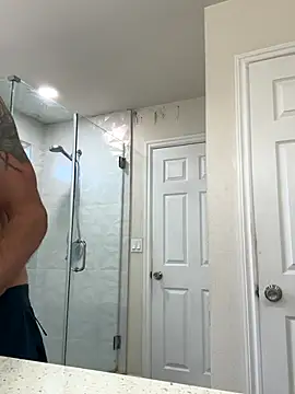 Snapshot of El_Gizmo chatting on October 19, 7:47 pm El Gizmo online show from October 19, 7:47 pm