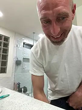 Snapshot of El_Gizmo chatting on October 23, 8:35 am El Gizmo online show from October 23, 8:35 am