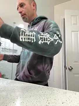 Snapshot of El_Gizmo chatting on November 17, 6:14 pm El Gizmo online show from November 17, 6:14 pm