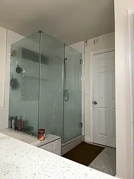 Snapshot of El_Gizmo chatting on November 19, 8:36 am El Gizmo online show from November 19, 8:36 am