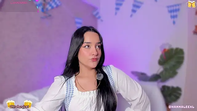 Snapshot of hanna_lee02 chatting on October 2, 12:23 pm hanna lee02 online show from October 2, 12:23 pm