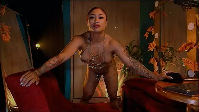 Snapshot of HeidiCox chatting on December 21, 1:26 am HeidiCox online show from December 21, 1:26 am