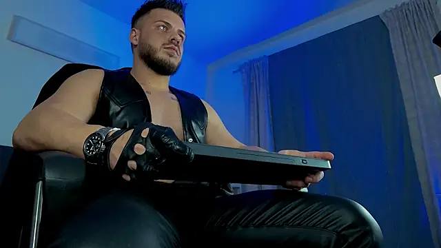 juliusmasters online show from February 8, 10:51 pm