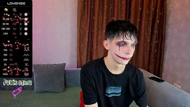 Aaron Boom online show from October 31, 10:22 pm