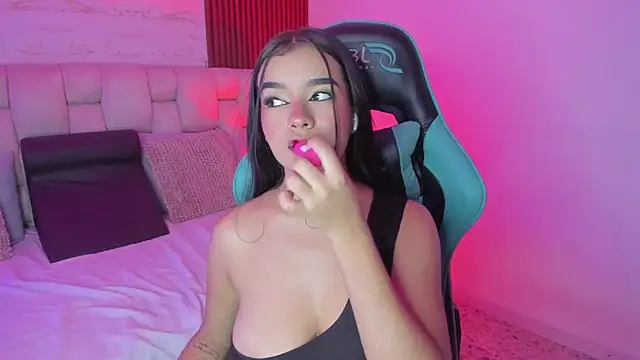 SophiaWylde online show from October 7, 5:26 am