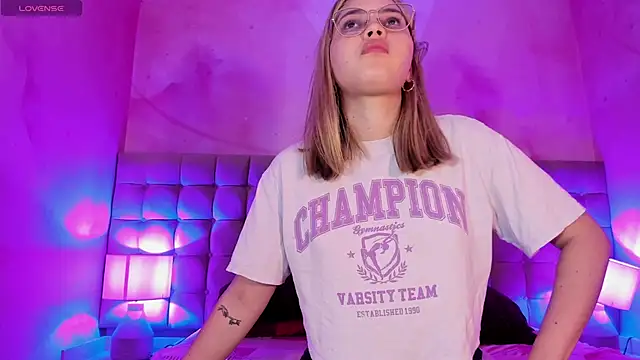 Snapshot of Ary1_ chatting on February 12, 3:40 am Ary1 online show from February 12, 3:40 am