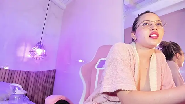 Snapshot of Ary1_ chatting on March 21, 9:45 am Ary1 online show from March 21, 9:45 am