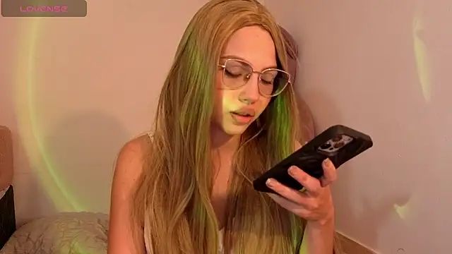 Snapshot of Ary1_ chatting on November 19, 10:10 pm Ary1 online show from November 19, 10:10 pm