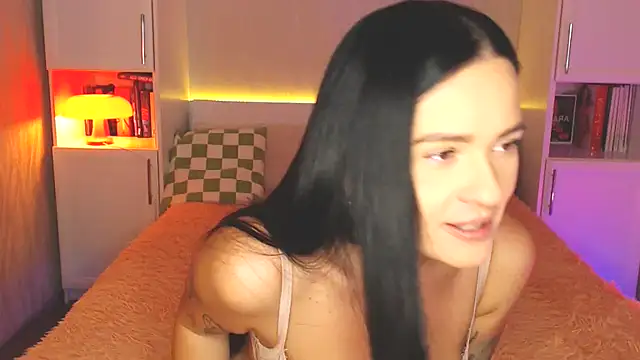 Leaaaaaaaaa online show from February 20, 6:24 pm