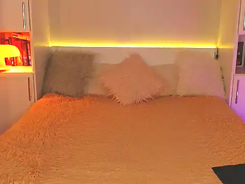 Leaaaaaaaaa online show from September 18, 7:16 pm