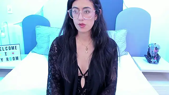 SophieGomez22 online show from February 2, 5:15 pm