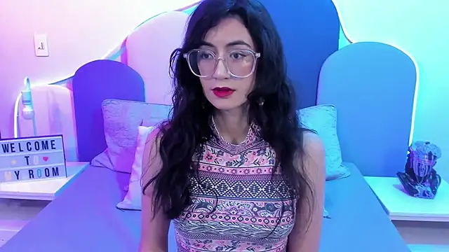 SophieGomez22 online show from February 6, 10:59 am