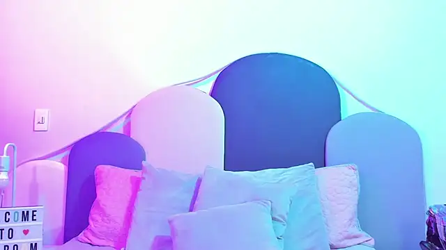 SophieGomez22 online show from February 15, 2:22 pm