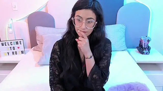 SophieGomez22 online show from March 2, 5:25 pm