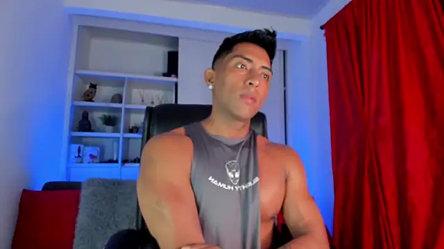 Snapshot of Couple_muscle1 chatting on December 2, 1:24 pm Couple muscle1 online show from December 2, 1:24 pm