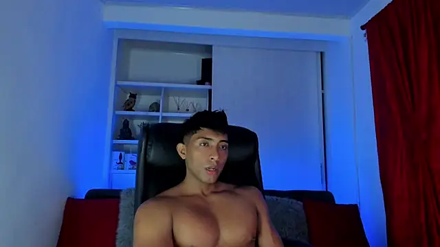 Snapshot of Couple_muscle1 chatting on December 3, 4:50 pm Couple muscle1 online show from December 3, 4:50 pm