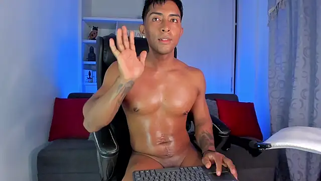 Snapshot of Couple_muscle1 chatting on December 5, 1:17 pm Couple muscle1 online show from December 5, 1:17 pm