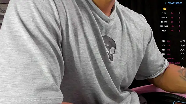 Snapshot of Couple_muscle1 chatting on January 13, 11:17 pm Couple muscle1 online show from January 13, 11:17 pm