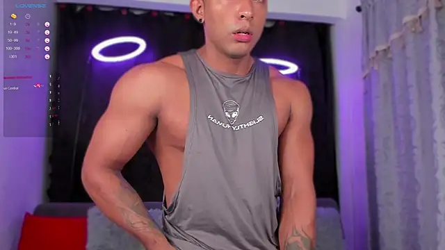 Snapshot of Couple_muscle1 chatting on February 13, 3:03 pm Couple muscle1 online show from February 13, 3:03 pm