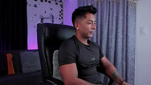 Snapshot of Couple_muscle1 chatting on March 16, 10:20 pm Couple muscle1 online show from March 16, 10:20 pm