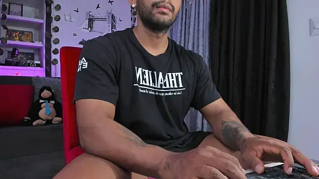 Snapshot of Couple_muscle1 chatting on October 3, 11:02 pm Couple muscle1 online show from October 3, 11:02 pm